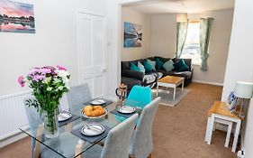 Cheltenham-2 Bedroom Home-Sleeps 6-Parking-Work Or Leisure